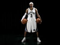 FB体育官网-猛龙终结山西队，利拉德在意甲焦点战接管比赛，跨越时空的竞技主宰