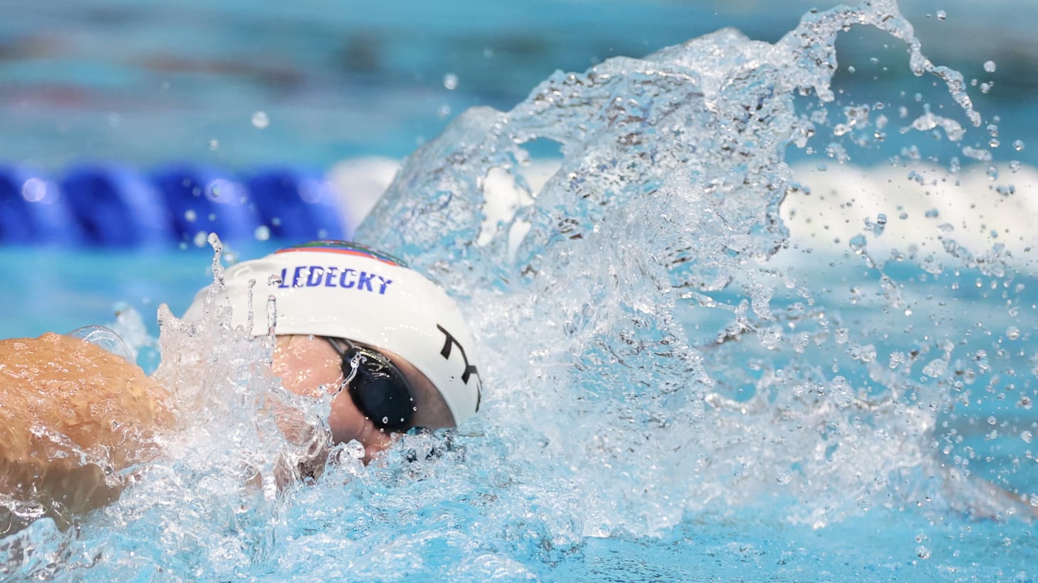 美国游泳名将再度刷新世界纪录 美国游泳名将再度刷新世界纪录