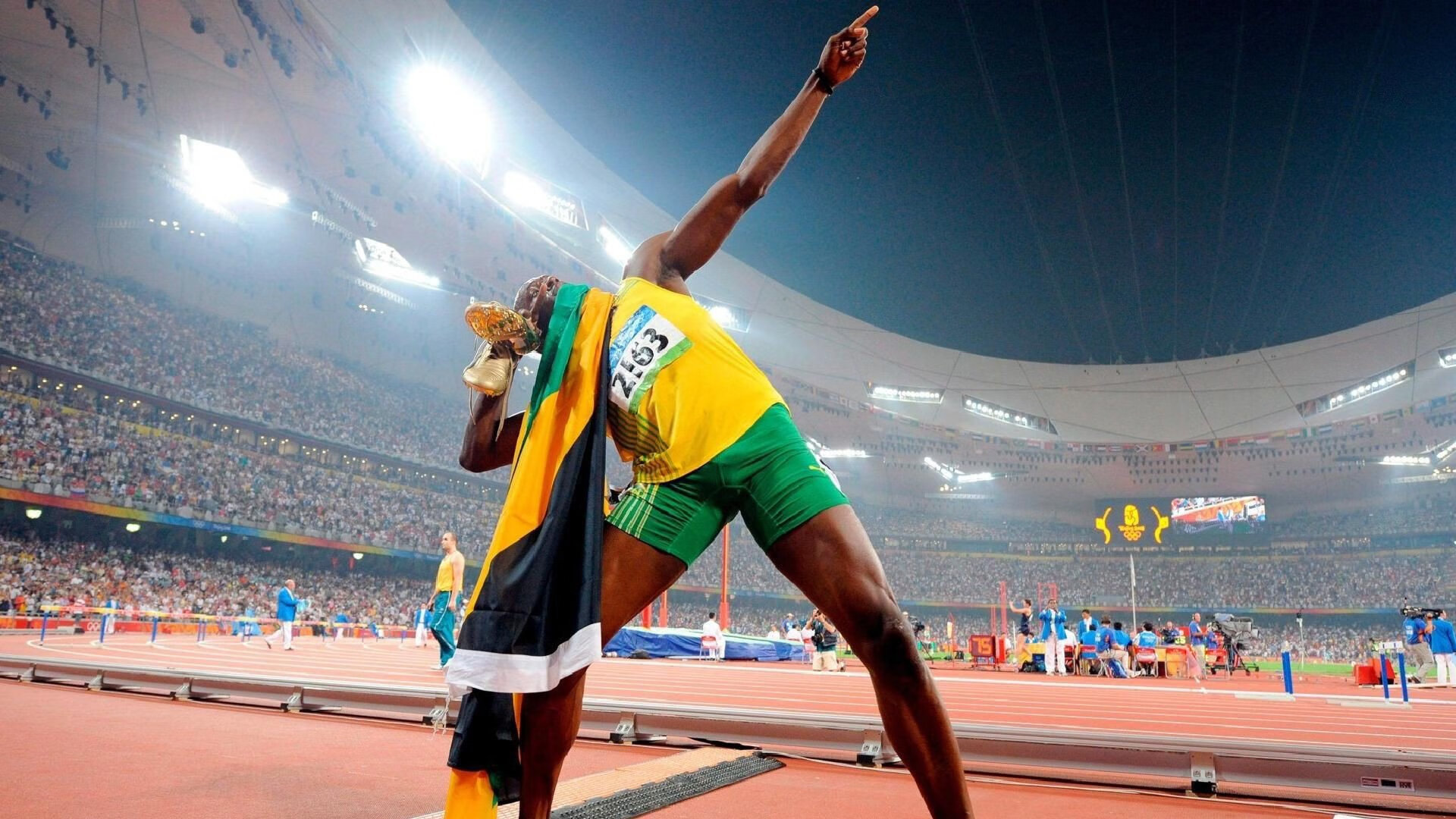 东决关键战之夜，霍勒迪状态火热，雄鹿的定海神针与绿军的无解难题