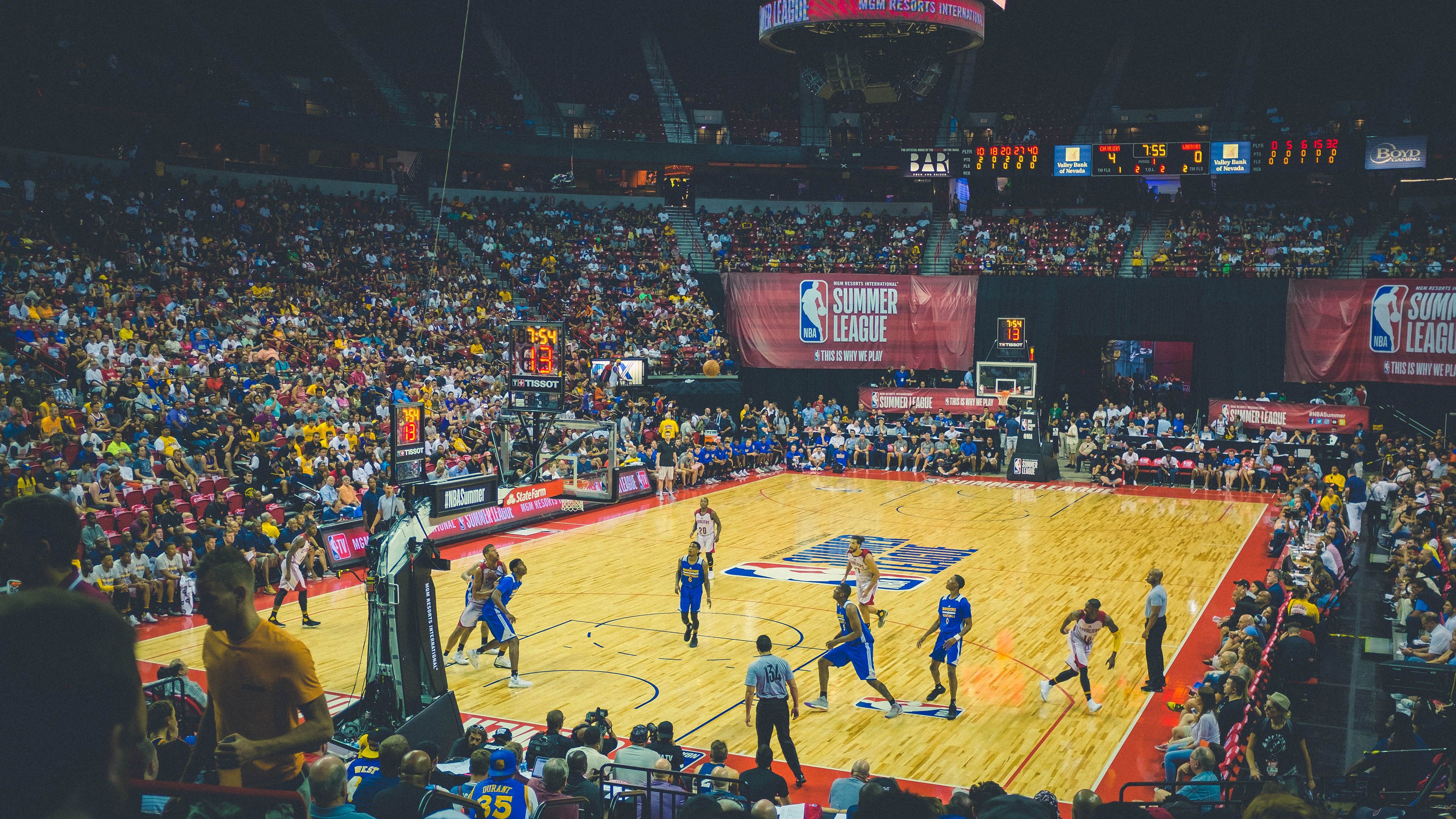 哈登末节狂飙17分!尼克斯险胜魔术,关键球诠释巨星价值