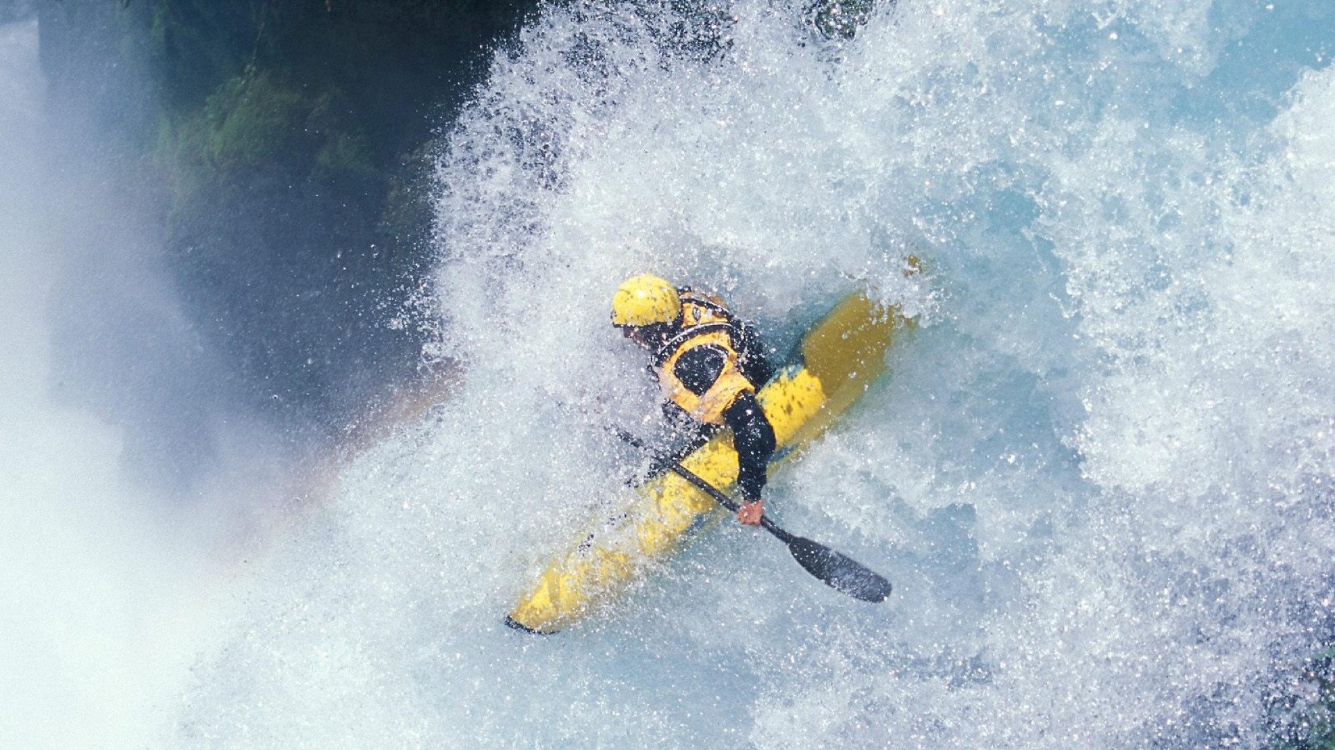 欧冠淘汰赛之夜,阿劳霍打出生涯之夜,铁血防线铸就诺坎普新传奇