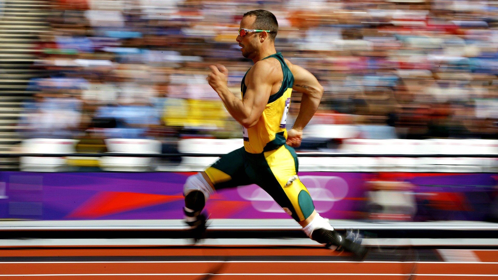 街道上的阳光对决，F1与NBA的跨界隐喻