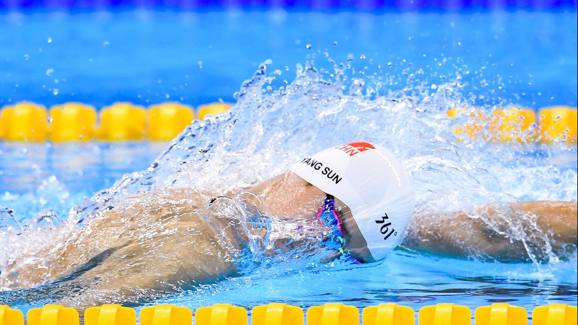 鏖战曼谷，石宇奇以一己之力统治全场，中国队险胜泰国队